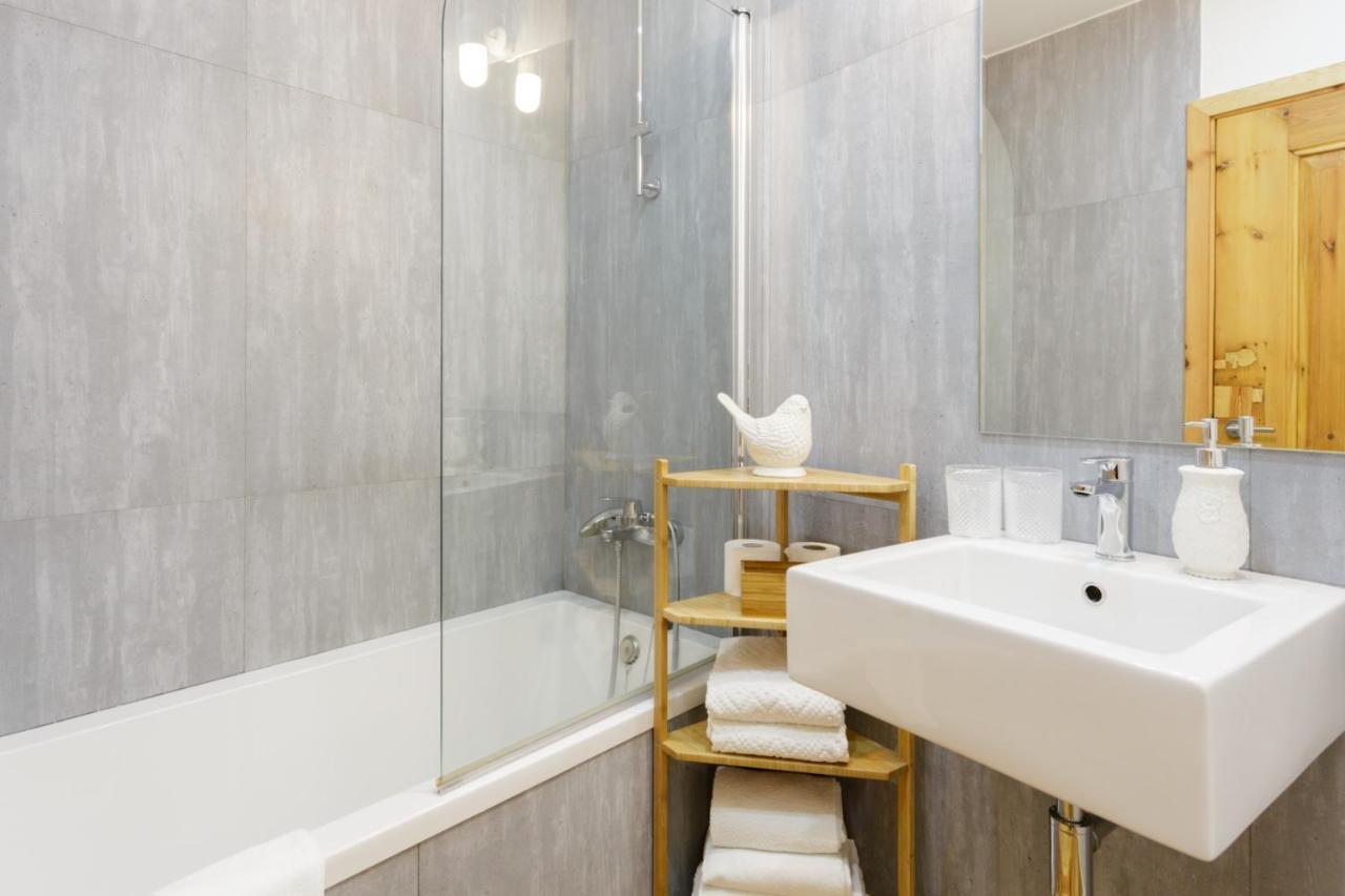 Amazing Rooftop Terrace With River And Historic City View 4 Bedrooms 4 Bathrooms Ac 19Th Century Building Chiado Lisboa Εξωτερικό φωτογραφία